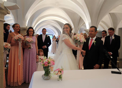 Bride, groom and bridal party during the wedding ceremony - vaulted ceiling - Penha Longa Monastery, Penha Longa Resort, Sintra, Portugal - Vitor Bastos Fotografia - www.tilytravels.com 