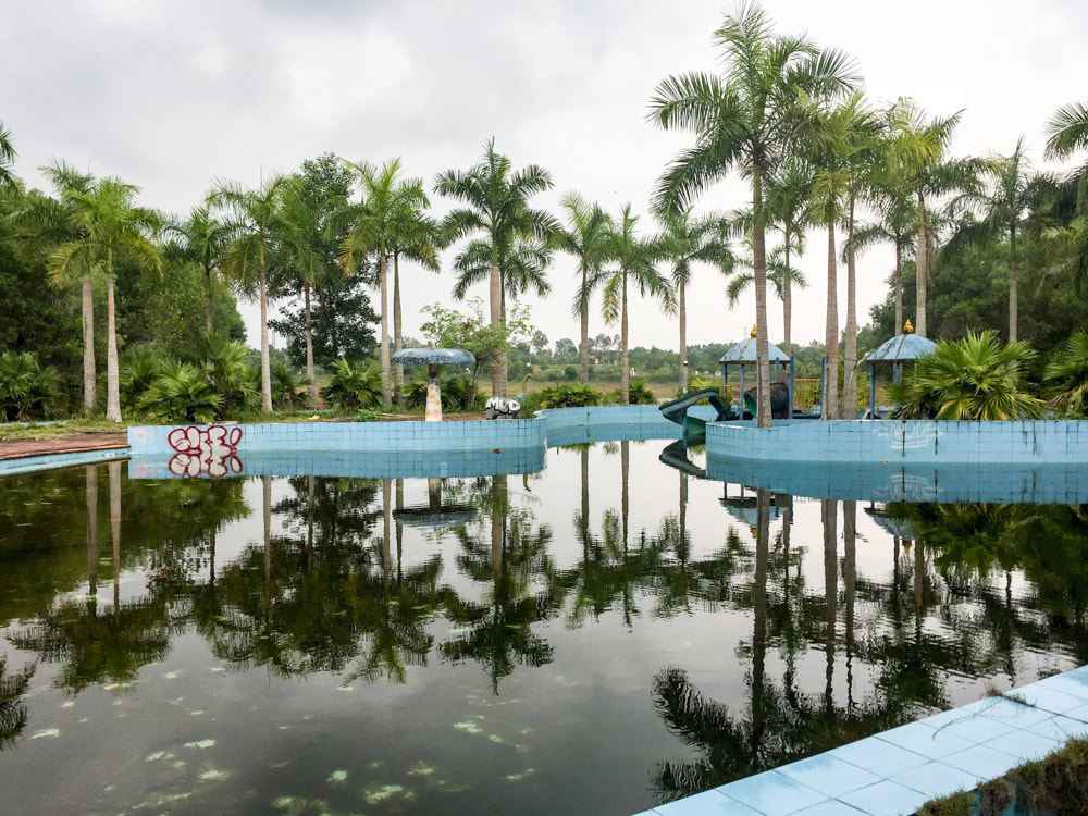 The kiddies pool // Hue: Ho Thuy Tien, Photos of Vietnam's Abandoned Water Park.