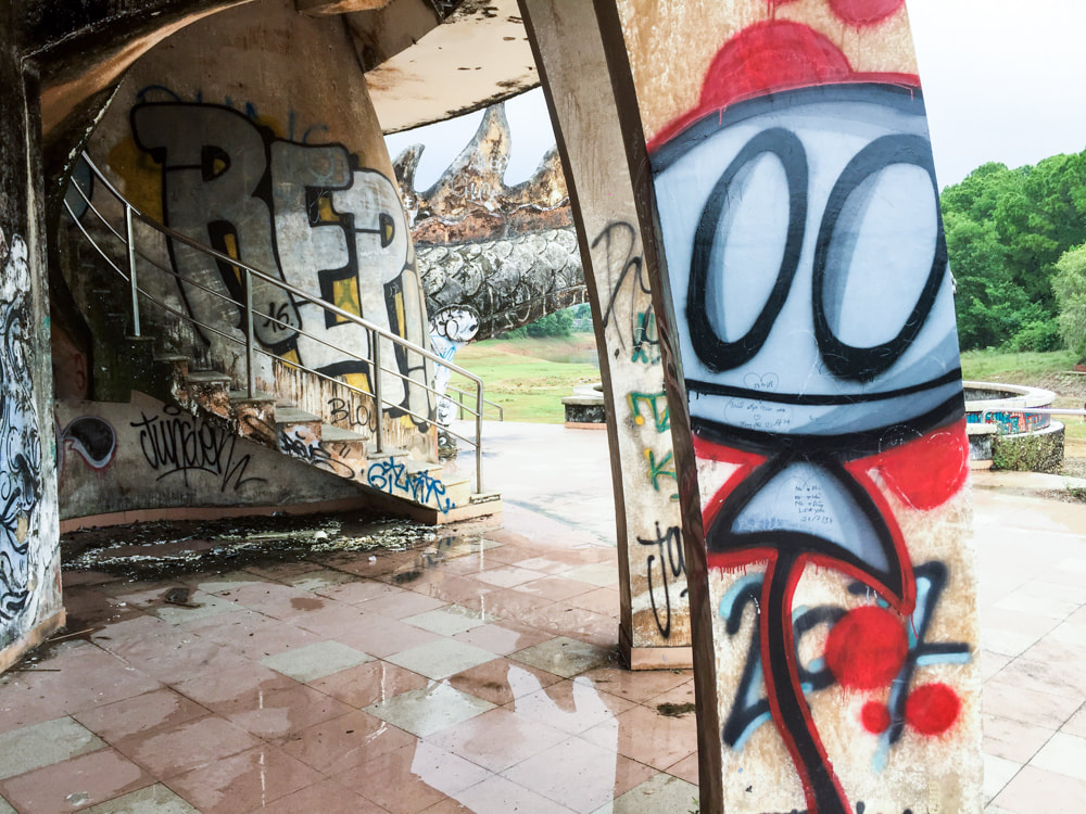 Graffiti // Hue: Ho Thuy Tien, Photos of Vietnam's Abandoned Water Park.