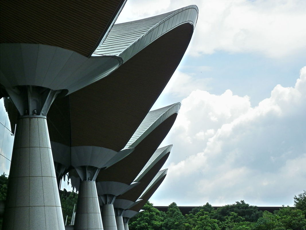 KLIA Main terminal architecture, Sepang, Malaysia. Source: Wikipedia