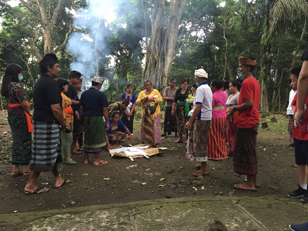 A cremation ceremony performed by local Padangtegal villagers at the burial ground adjacent to Pura Prajapati (the Cremation Temple). Sacred Monkey Forest Sanctuary, Ubud, Bali, Indonesia.