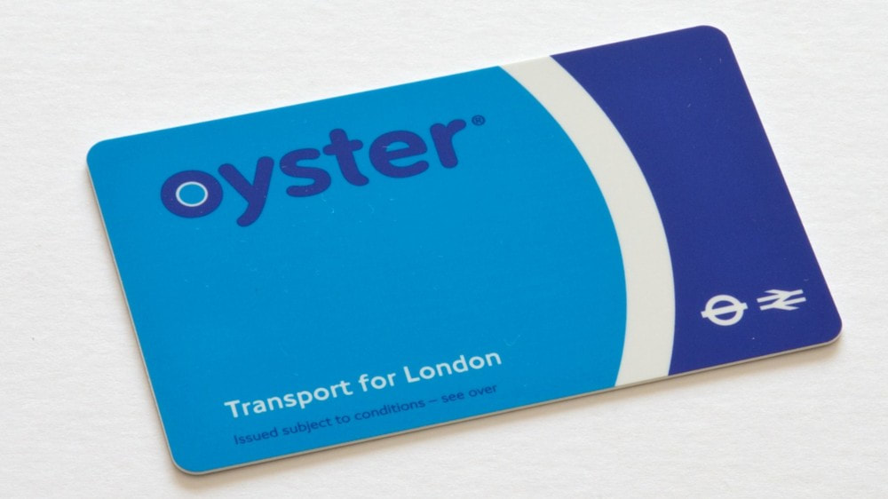 Tips for Traveling when you Visit London for the First Time - Oyster card.