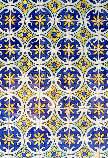 Traditional Portuguese tiles (azulejos) - A walk through Cascais, Portugal - www.tilytravels.com