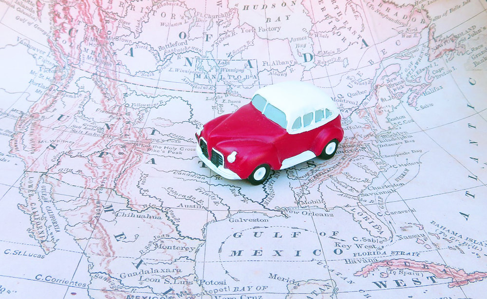 All You Need to Know About Road Tripping in the U.S. as a Foreigner // USA map and car