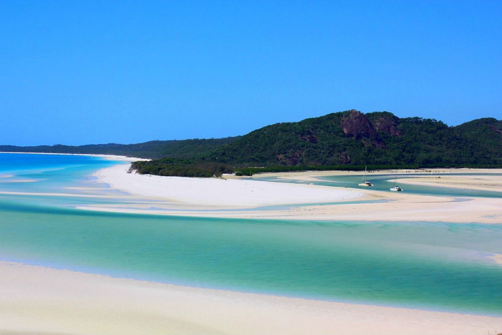 4 Incredible Islands to Visit in Australia - Whitehaven beach, Whitsunday Islands, Queensland, Australia.