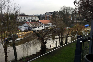London's notorious wintery/ grey weather along the Thames in Weybridge - Tily Travels.