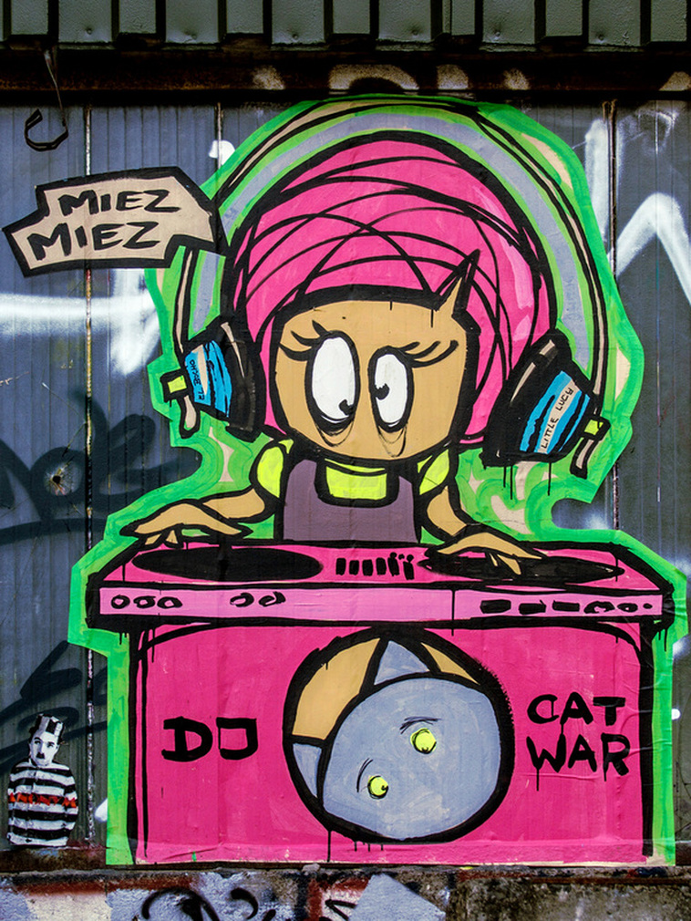 Street Art in Berlin, El Bocho - Little Lucy, DJ cat war.
