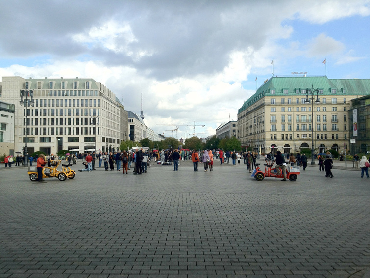 Berlin photo diary - Unter den Linden from Pariser Platz.
