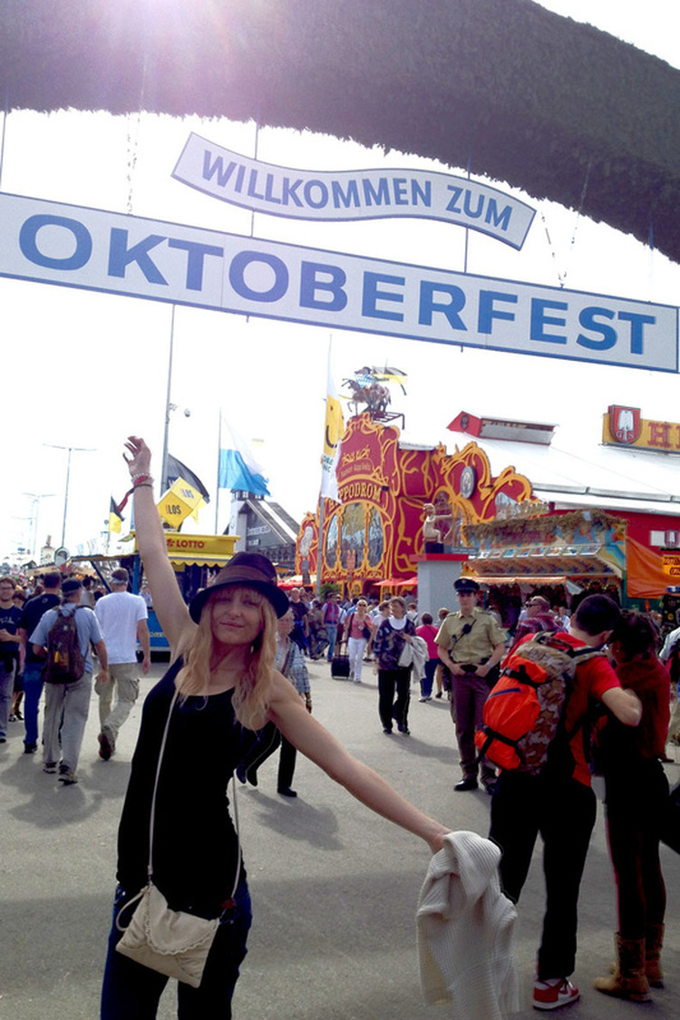 Oktoberfest Munich Photo Diary - Underneath the Welcome to Oktoberfest sign.