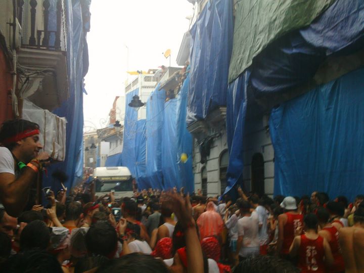 La Tomatina PP Travel Tour Overview & Review - The arrival of the first truck (2013)