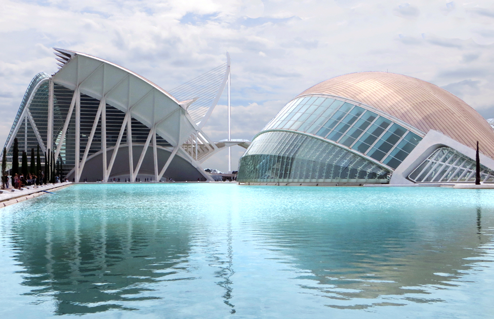 The futuristic architecture and turquoise water of Museu de les Ciències Príncipe Felipe & L'Hemisferic, City of Arts and Sciences, Valencia, Spain.