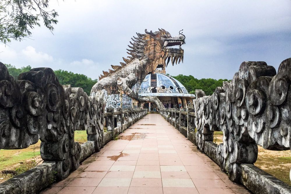 Abandoned Ho Thuy Tien Water Park dragon (October 2018) // Hue: Ho Thuy Tien, Photos of Vietnam's Abandoned Water Park.