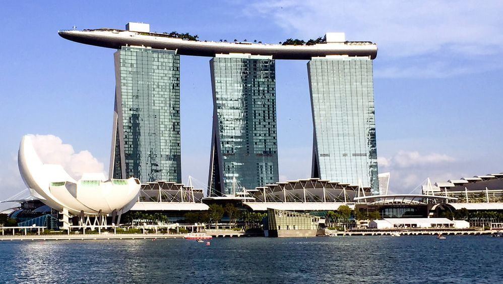 Marina Bay Sands and the ArtScience Museum - Singapore River Cruise