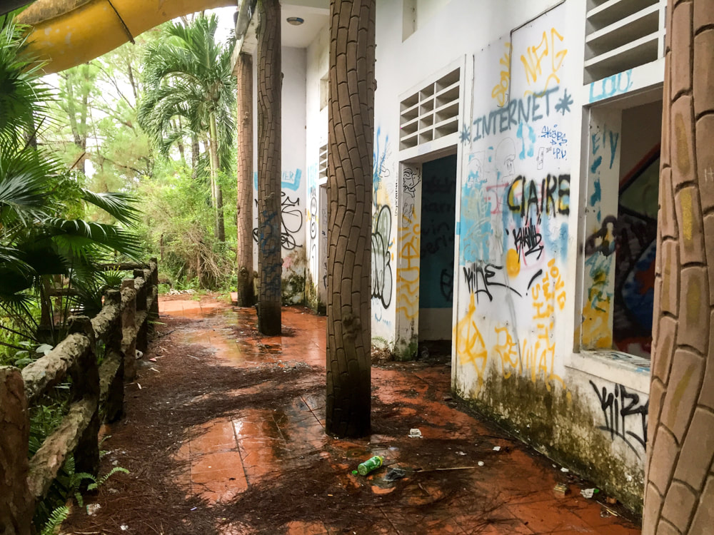 The abandoned change-rooms below the water slides // Hue: Ho Thuy Tien, Photos of Vietnam's Abandoned Water Park.// Hue: Ho Thuy Tien, Photos of Vietnam's Abandoned Water Park.