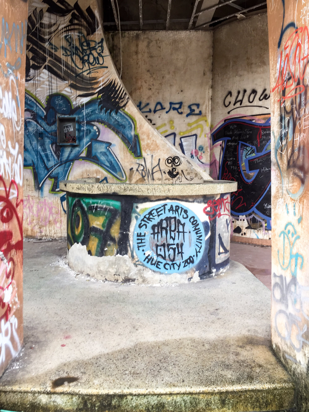 The reception area covered in graffiti // Hue: Ho Thuy Tien, Photos of Vietnam's Abandoned Water Park.