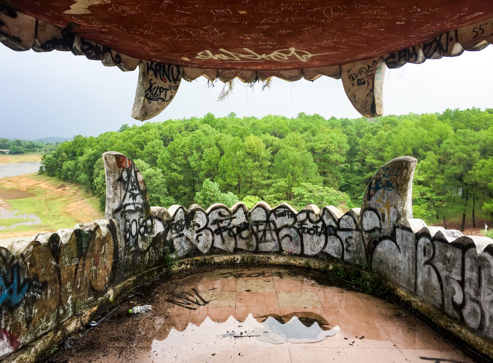 Inside the mouth of the dragon // Hue: Ho Thuy Tien, Photos of Vietnam's Abandoned Water Park.