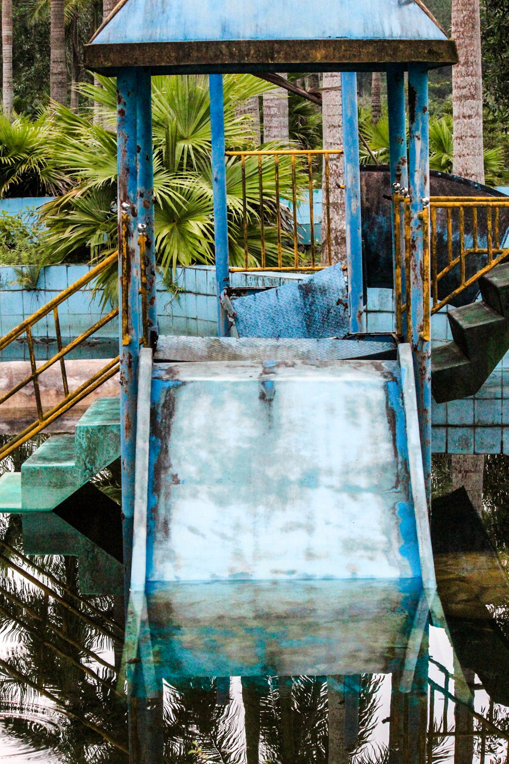 The kiddies pool and mini slides // Hue: Ho Thuy Tien, Photos of Vietnam's Abandoned Water Park.