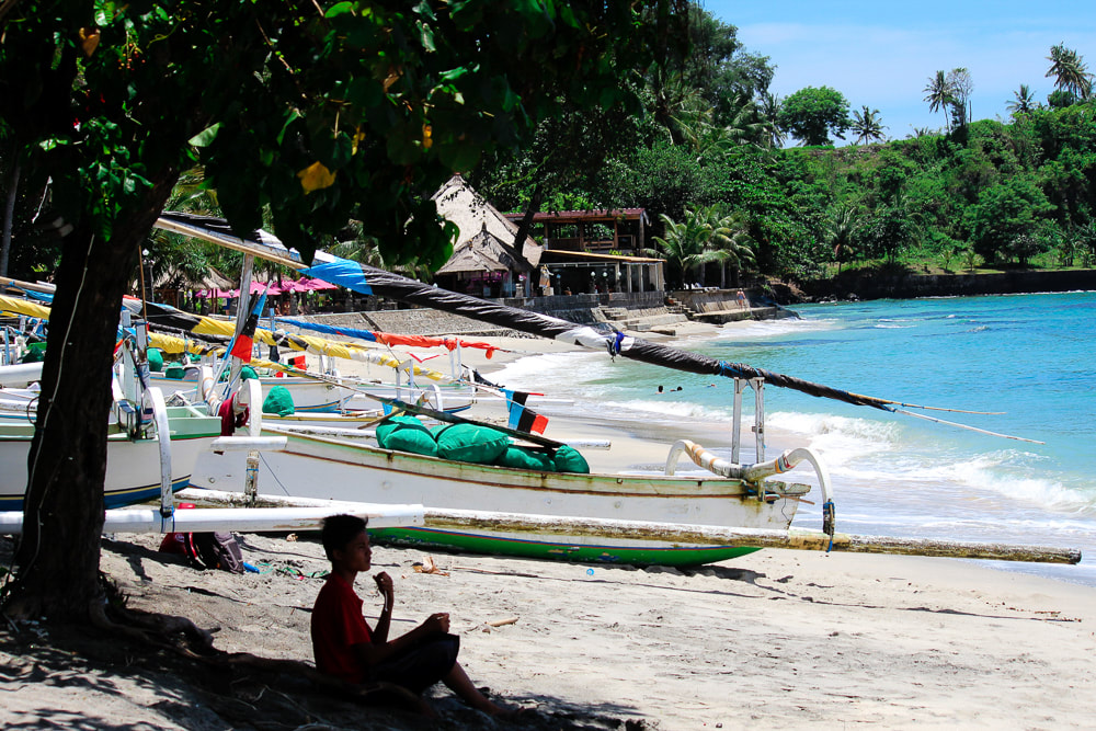 Lombok: Boats on the shore of Senggigi Beach - Photo Diary, Indonesia.