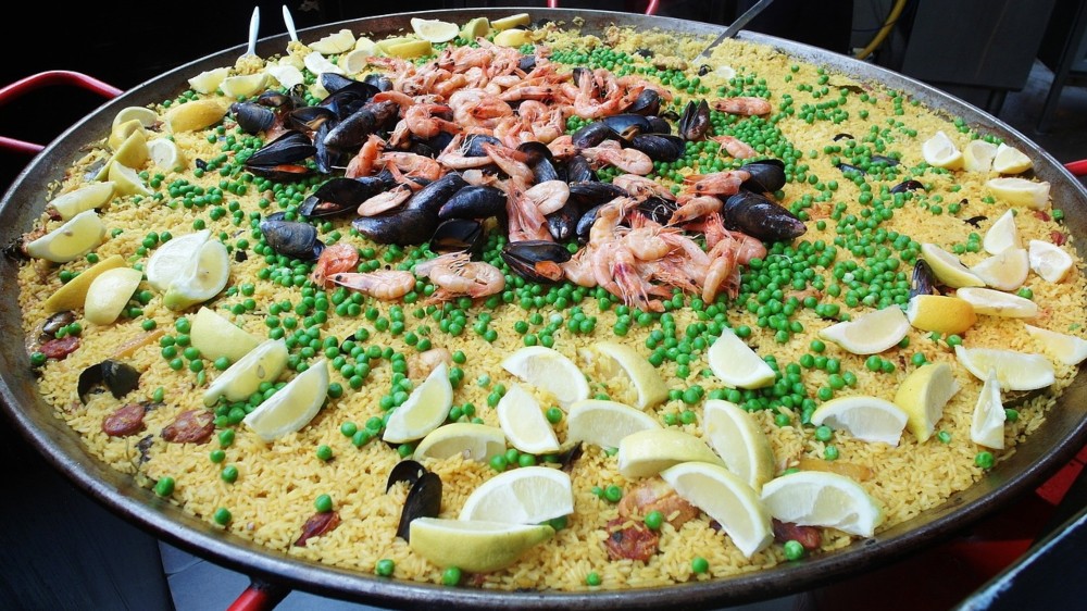 Tips for Traveling when you Visit London for the First Time - Paella at the Borough Market.