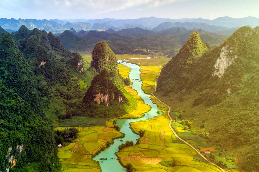 Perfect Destinations in Vietnam for a Family Travelling with Kids - Tam Coc-Bich Dong, Ninh Binh.