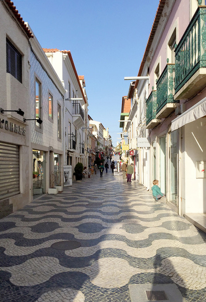 Shopping in Cascais - A walk through Cascais, Portugal - www.tilytravels.com